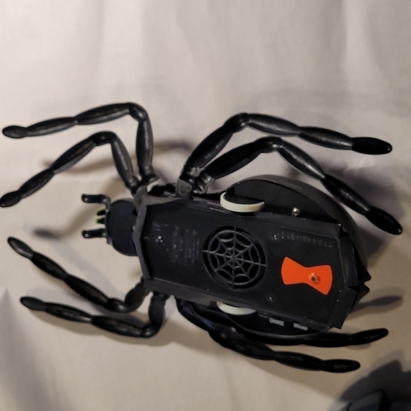 Fantasma Toy Spider 🕷and  Remote - Picture 5 of 10